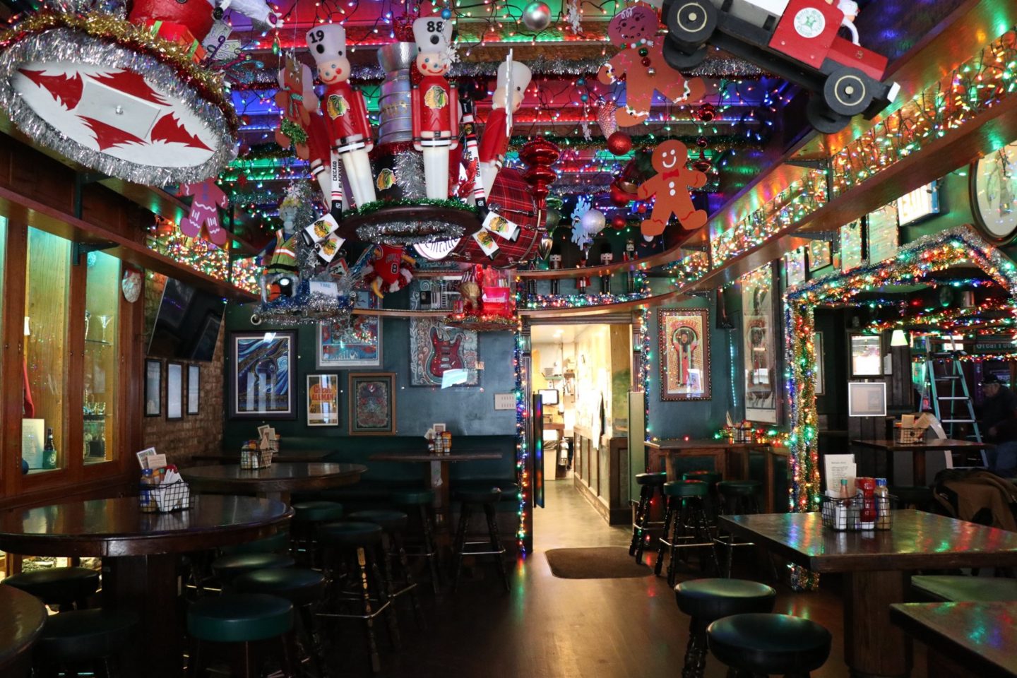 fun-bars-that-are-decked-out-for-the-holidays-chicago-food-authority